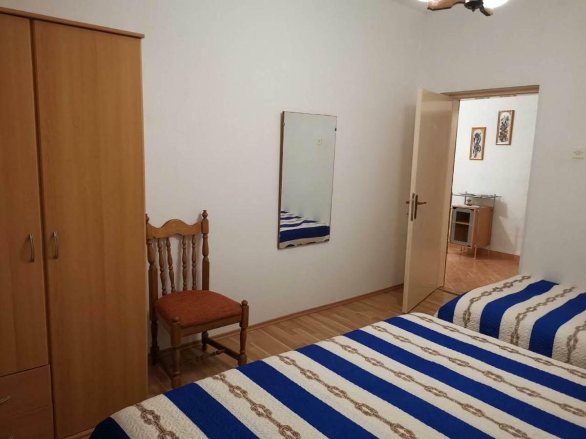 Apartmani Spomenka 塞利讷 外观 照片